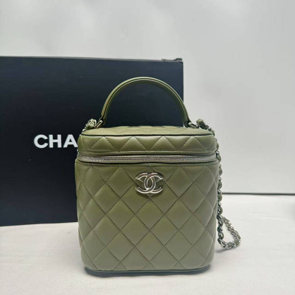Chanel/CC Chanel Vanity Olive Green