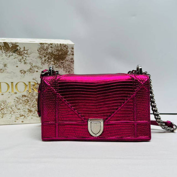 【TikTok Livestream】Dior/CD Diorama Iridescent Hot Pink Embossed Croc Leather CPU0204